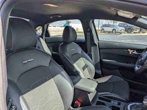 Used 2024 Kia Forte GT-Line image 31
