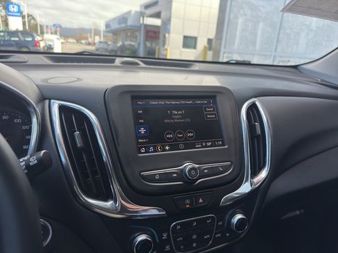 Used 2023 Chevrolet Equinox LT FWD image 24