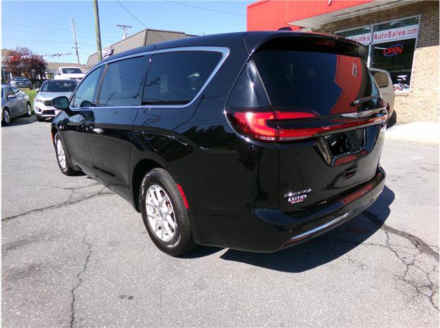 Used 2025 Chrysler Pacifica Select FWD image 16
