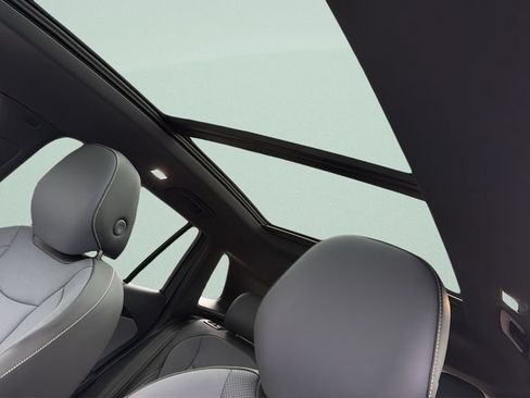 New 2026 Volkswagen Tiguan SE R-Line FWD image 17