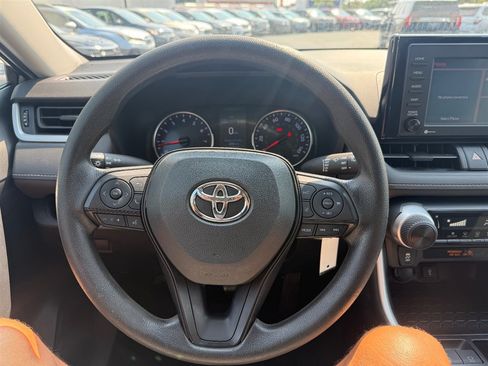 Used 2020 Toyota RAV4 LE FWD image 17