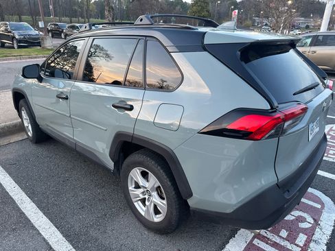 Used 2020 Toyota RAV4 XLE w/ Convenience Package image 7