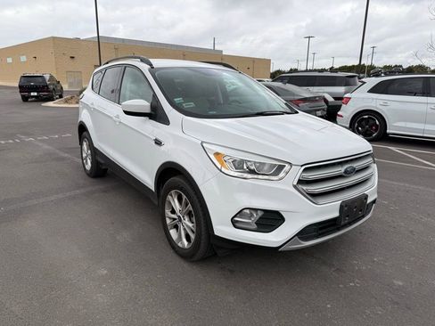 Used 2018 Ford Escape SEL image 3