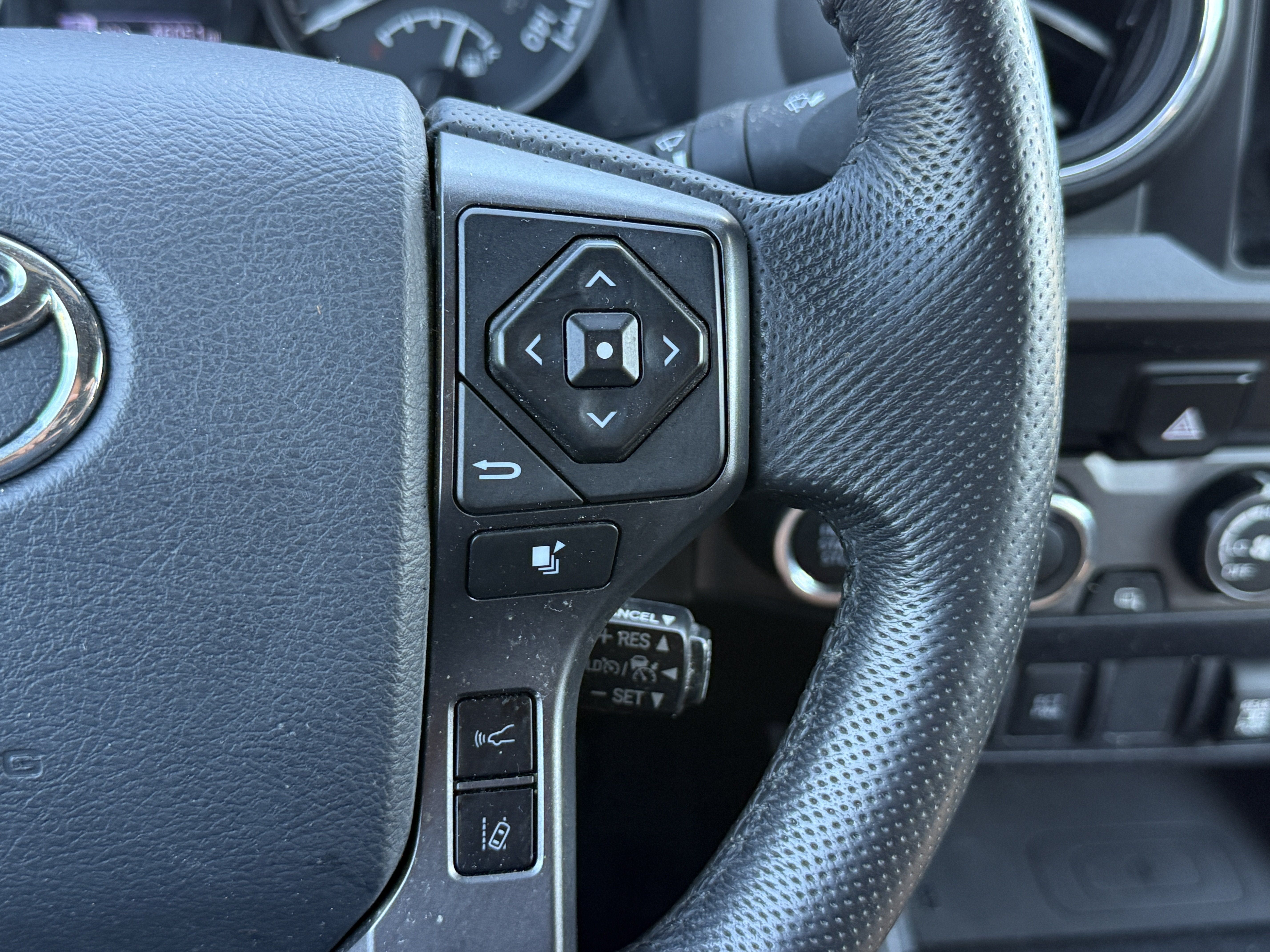 Used 2019 Toyota Tacoma TRD Off-Road AWD/4WD image 25