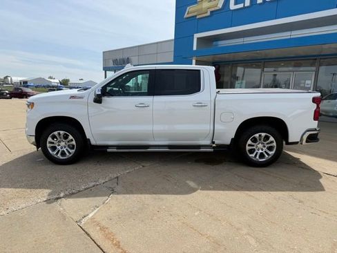 Used 2024 Chevrolet Silverado 1500 LTZ AWD/4WD image 2