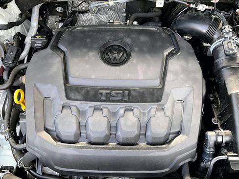 Used 2019 Volkswagen Tiguan SE image 32
