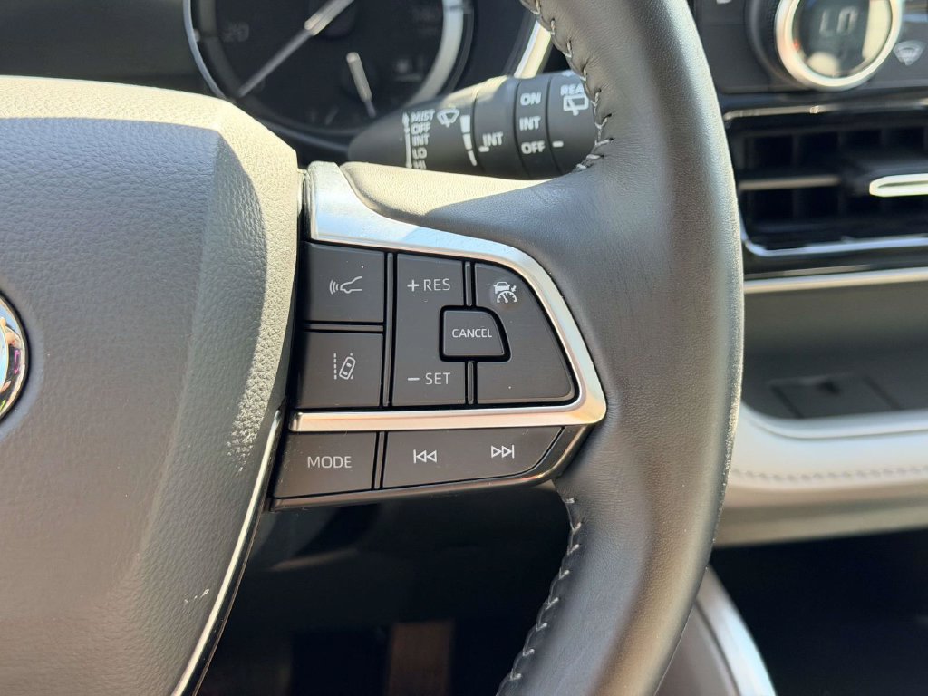 Certified 2021 Toyota Highlander XLE AWD/4WD image 7