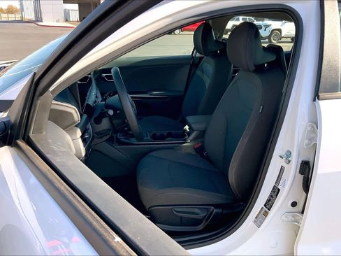 Used 2025 Kia K4 LXS image 8