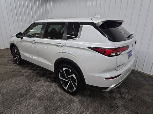 Used 2022 Mitsubishi Outlander SE image 9