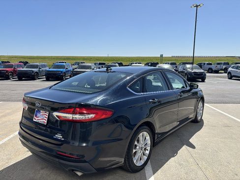 Used 2020 Ford Fusion SE FWD image 5