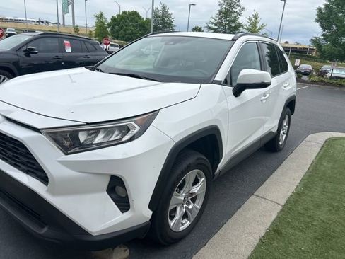 Used 2019 Toyota RAV4 XLE AWD/4WD image 6