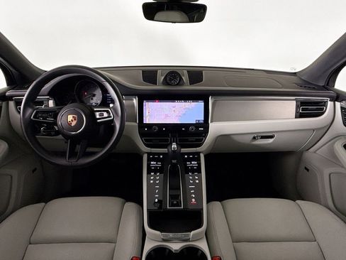 Certified 2025 Porsche Macan S image 9