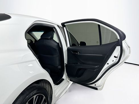 Used 2020 Toyota Camry SE FWD image 27