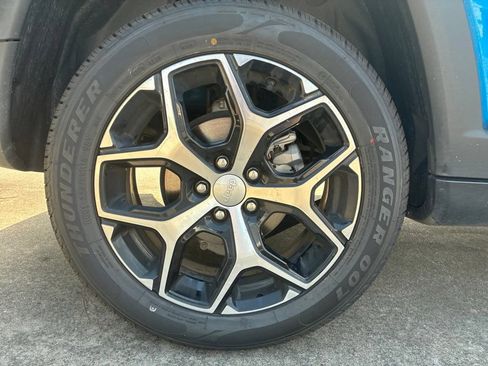 Used 2024 Jeep Compass Limited AWD/4WD image 11