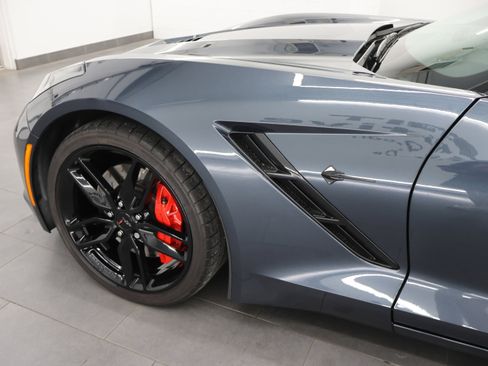Used 2019 Chevrolet Corvette Stingray Coupe w/ Carbon Flash Badge Package RWD image 29