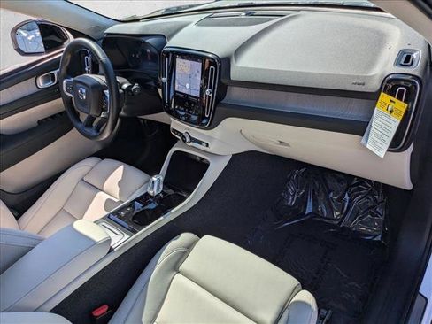 Certified 2026 Volvo XC40 B5 Plus w/ Protection Package Premier image 21