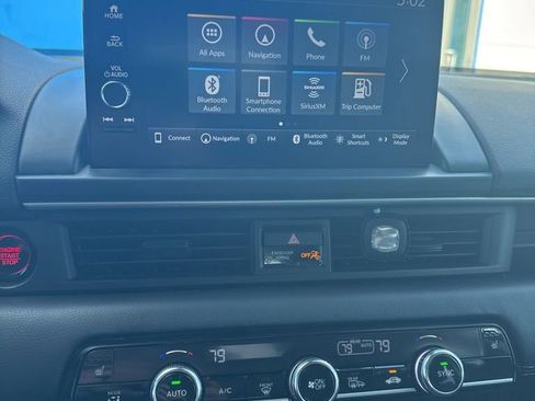 Used 2025 Honda Pilot Touring image 6