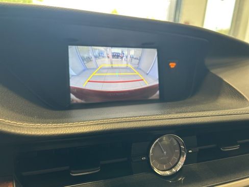 Used 2015 Lexus ES 350 w/ Ultra Luxury Package image 11