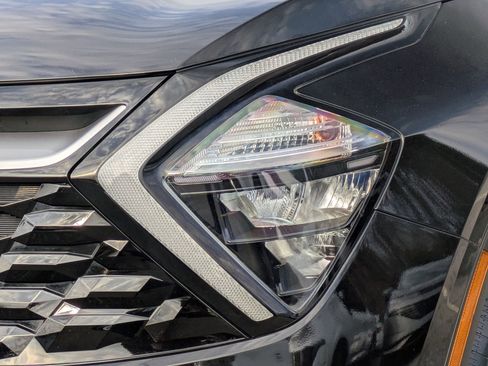 Used 2023 Kia Sportage EX image 7