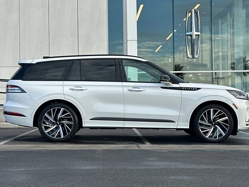 New 2026 Lincoln Aviator Black Label w/ Jet Appearance Package image 2