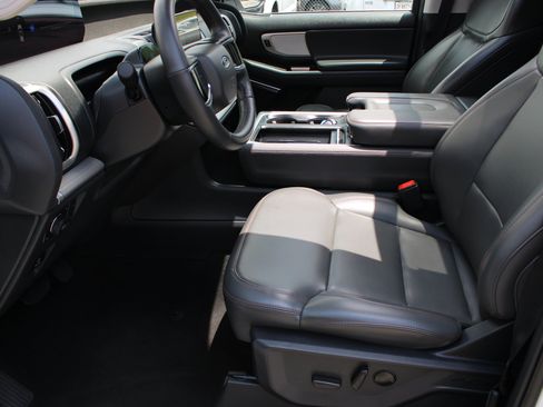 Used 2025 Ford Expedition Active AWD/4WD image 12