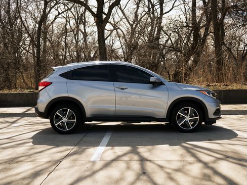 Used 2021 Honda HR-V EX-L image 10