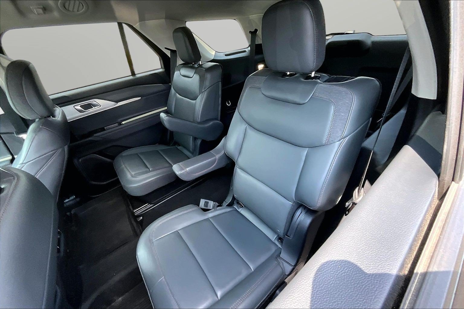 Used 2025 Ford Explorer Active w/ Active Comfort Package AWD/4WD image 18