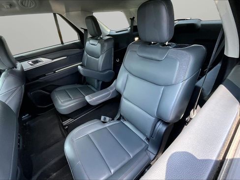 Used 2025 Ford Explorer Active w/ Active Comfort Package AWD/4WD image 18