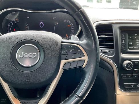 Used 2017 Jeep Grand Cherokee Laredo w/ Quick Order Package 23E AWD/4WD image 12