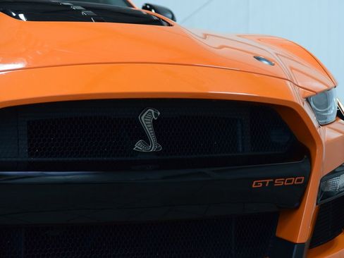 Used 2021 Ford Mustang Shelby GT500 w/ Technology Package RWD image 11