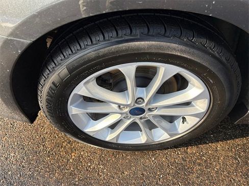 Used 2020 Ford Fusion SE image 18