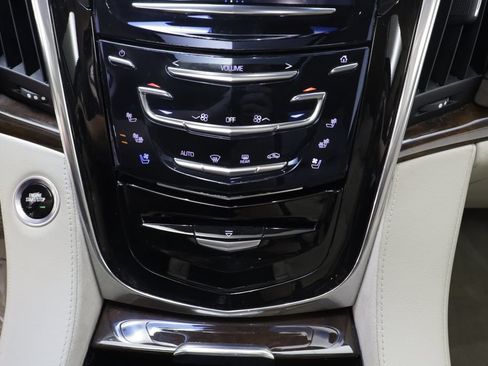 Used 2017 Cadillac Escalade ESV Luxury AWD/4WD image 13