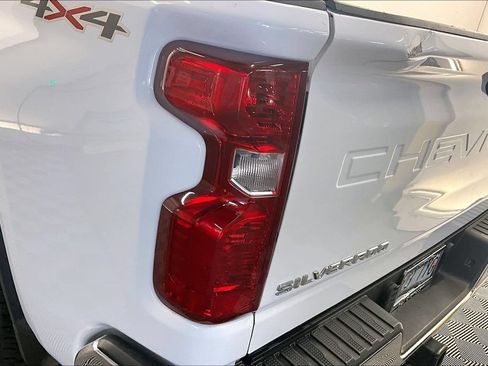Used 2024 Chevrolet Silverado 2500 LT AWD/4WD image 27