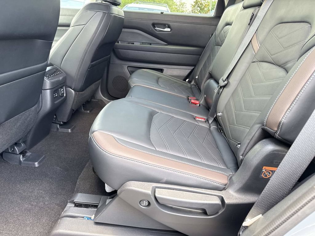 Used 2024 Nissan Pathfinder Platinum w/ Cargo Package FWD image 16