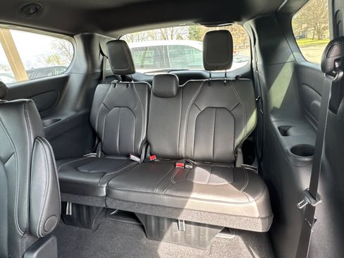 New 2026 Chrysler Pacifica Select image 6