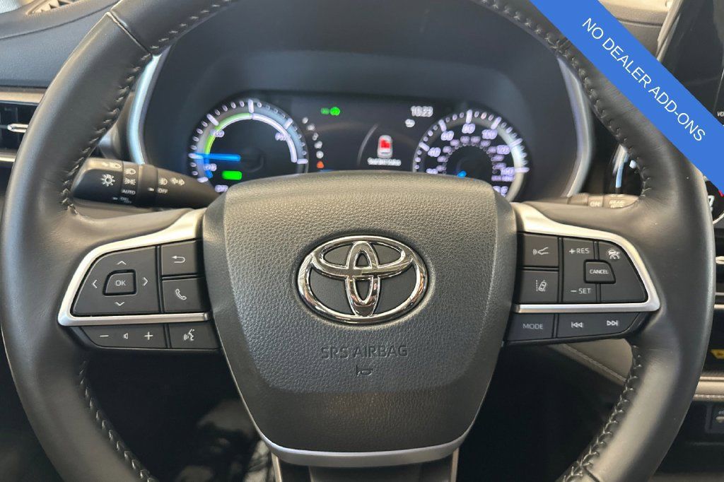 Used 2023 Toyota Highlander XLE AWD/4WD image 25