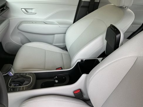 Used 2026 Hyundai Kona SE FWD image 12