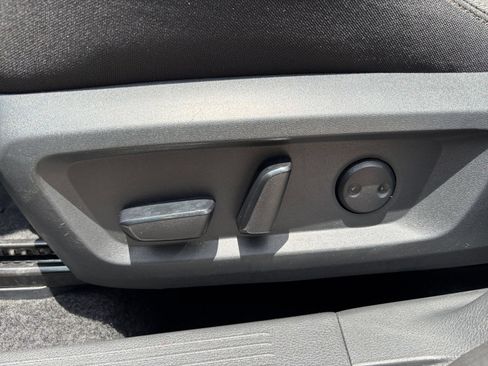 Used 2025 Nissan Rogue SV AWD/4WD image 22