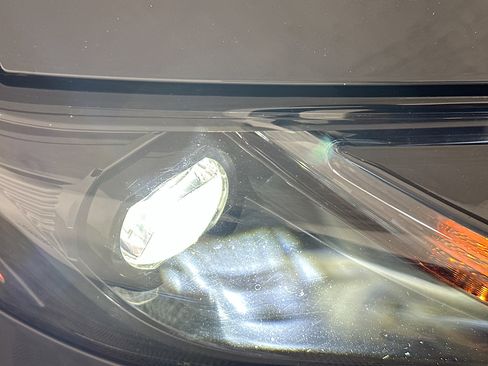 Used 2025 Toyota Camry SE image 9