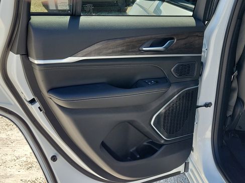 New 2026 Jeep Grand Cherokee Limited Reserve AWD/4WD image 11