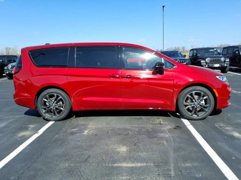 New 2026 Chrysler Pacifica Select FWD image 19