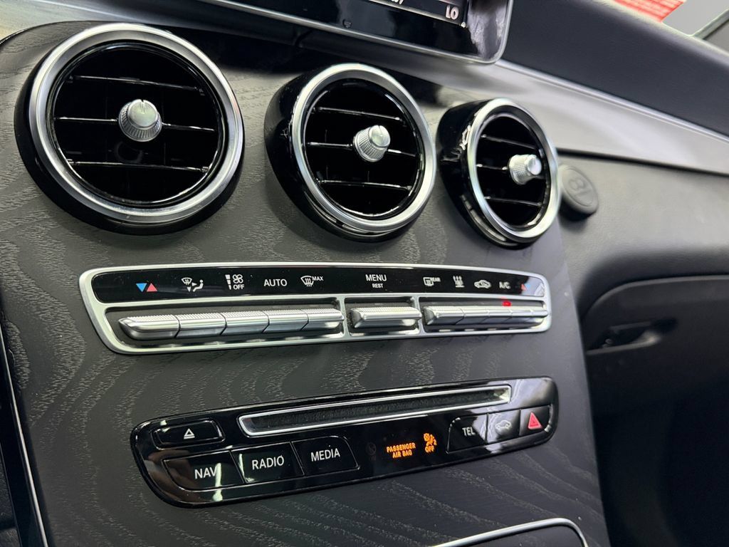 Used 2019 Mercedes-Benz GLC 350e 4MATIC w/ Premium Package image 22