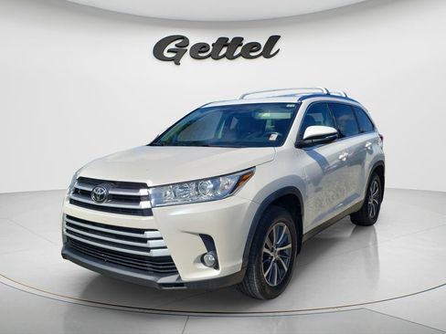 Used 2019 Toyota Highlander XLE AWD/4WD image 1