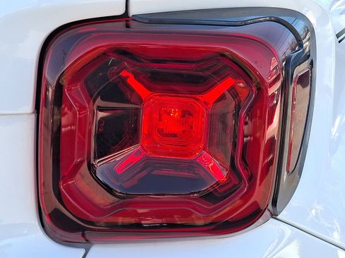 Used 2020 Jeep Renegade Altitude image 31