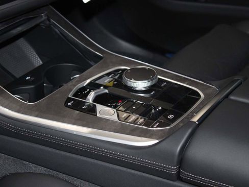 Used 2026 BMW X5 sDrive40i image 12