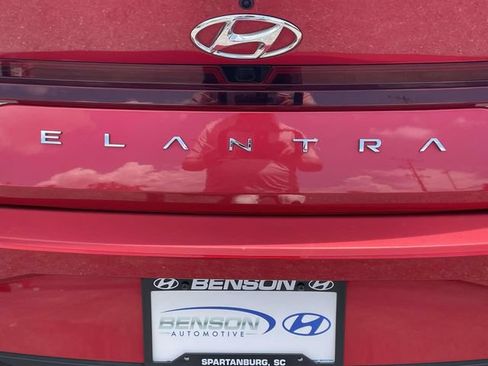 Used 2023 Hyundai Elantra SEL w/ Convenience Package FWD image 7