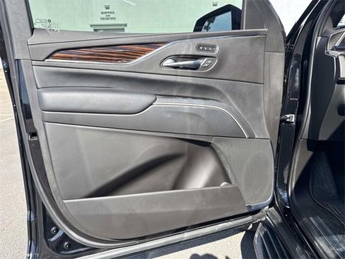 Used 2022 Cadillac Escalade ESV Premium Luxury image 9
