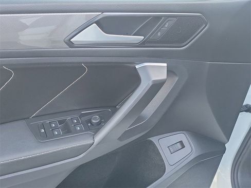 Used 2022 Volkswagen Tiguan SE image 24