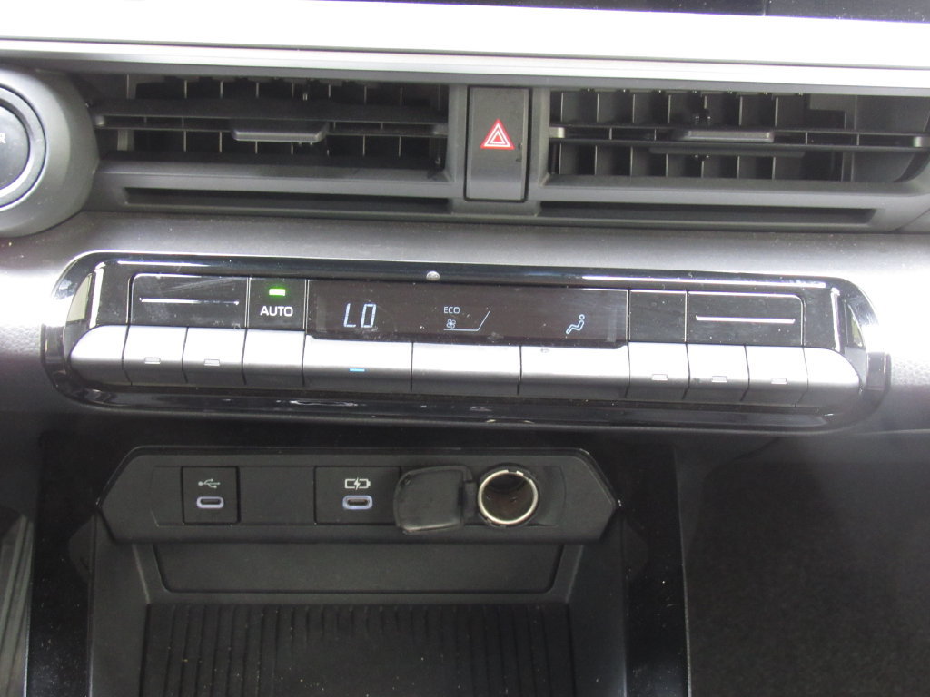 Certified 2025 Toyota Prius LE FWD image 26