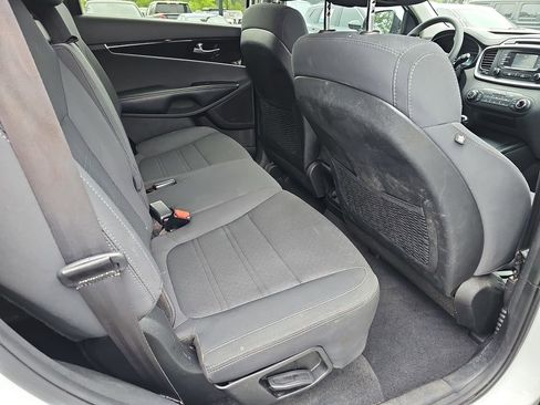 Used 2017 Kia Sorento FWD image 14